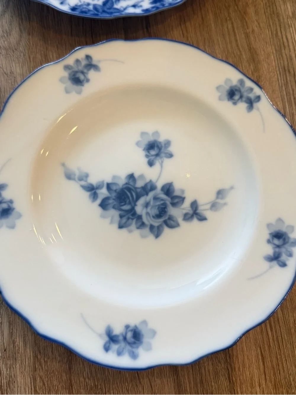 4pc Harry & David Blue & White Vintage Inspired Flow Blue Style Floral Plates 8
